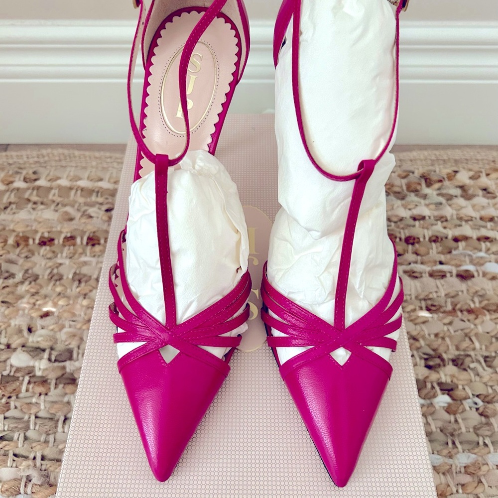 SJP by Sara Jessica Parker Carrie Fuchsia Pink T-Strap Pump Size 38.5 BRAND NEW